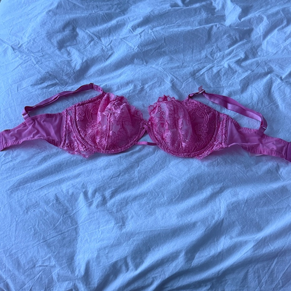 Victoria's Secret Hot Pink Lace Underwire Bra Unlined - Picture 5 of 5